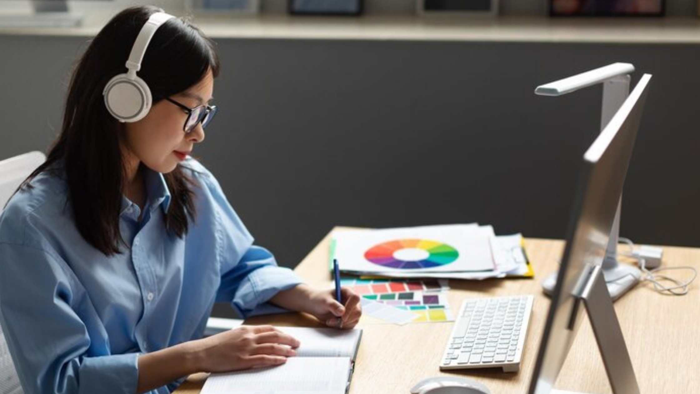 Why Every E-commerce Brand Needs a Graphic Design Virtual Assistant