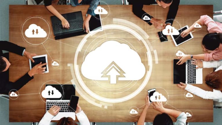 Public, Private, or Hybrid_ Choosing the Right Cloud Strategy for Migration