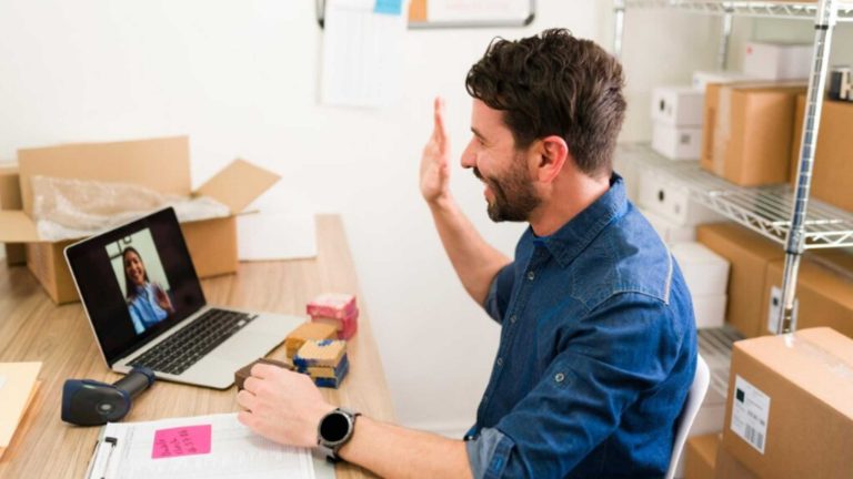How a Dropshipping Virtual Assistant Improves Order Fulfillment and Customer Experience