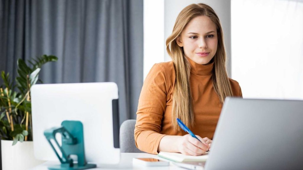 How a Sustainability Virtual Assistant Helps Businesses Go Green and Stay Productive